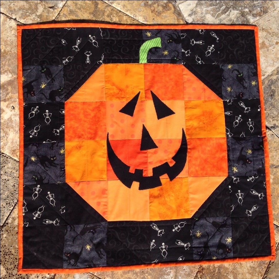 Mini Halloween quilt