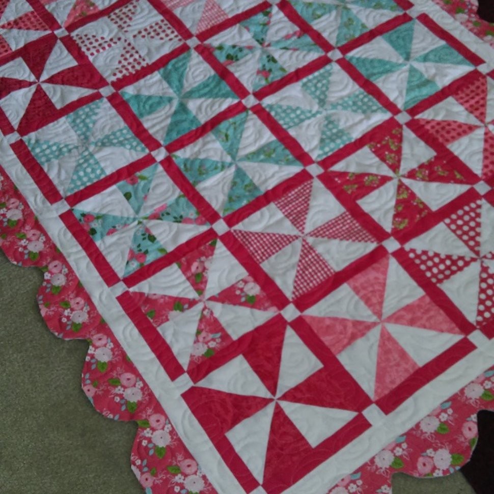 Scalloped Pinwheel Quilt | Quiltsby.me