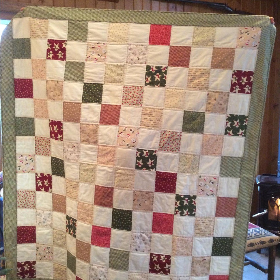 Charming Christmas Quilt | Quiltsby.me