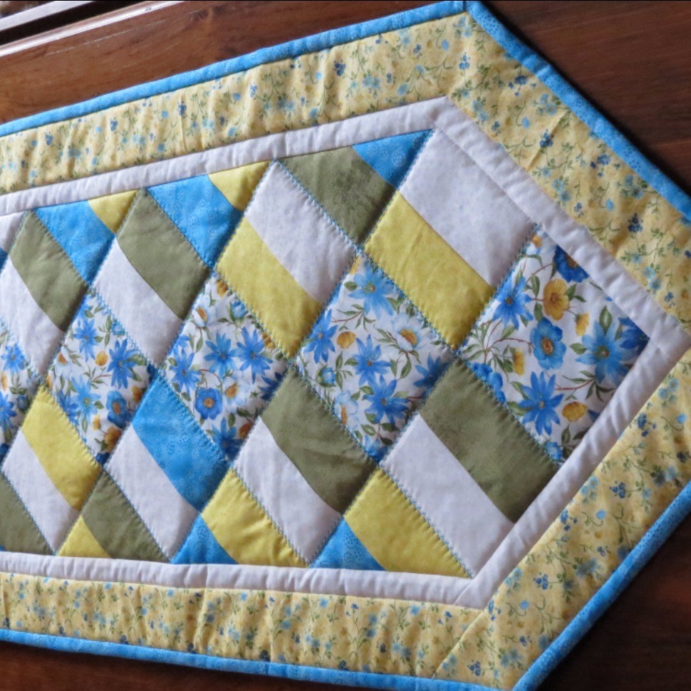 Summer Breeze IV Table Runner | Quiltsby.me