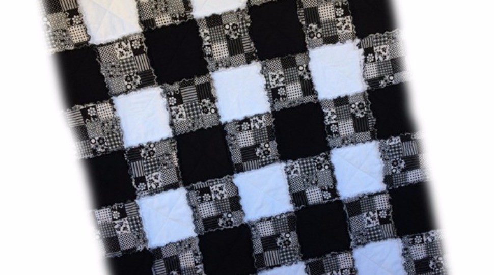 ZeedleBeez: Black and White Rag Quilts