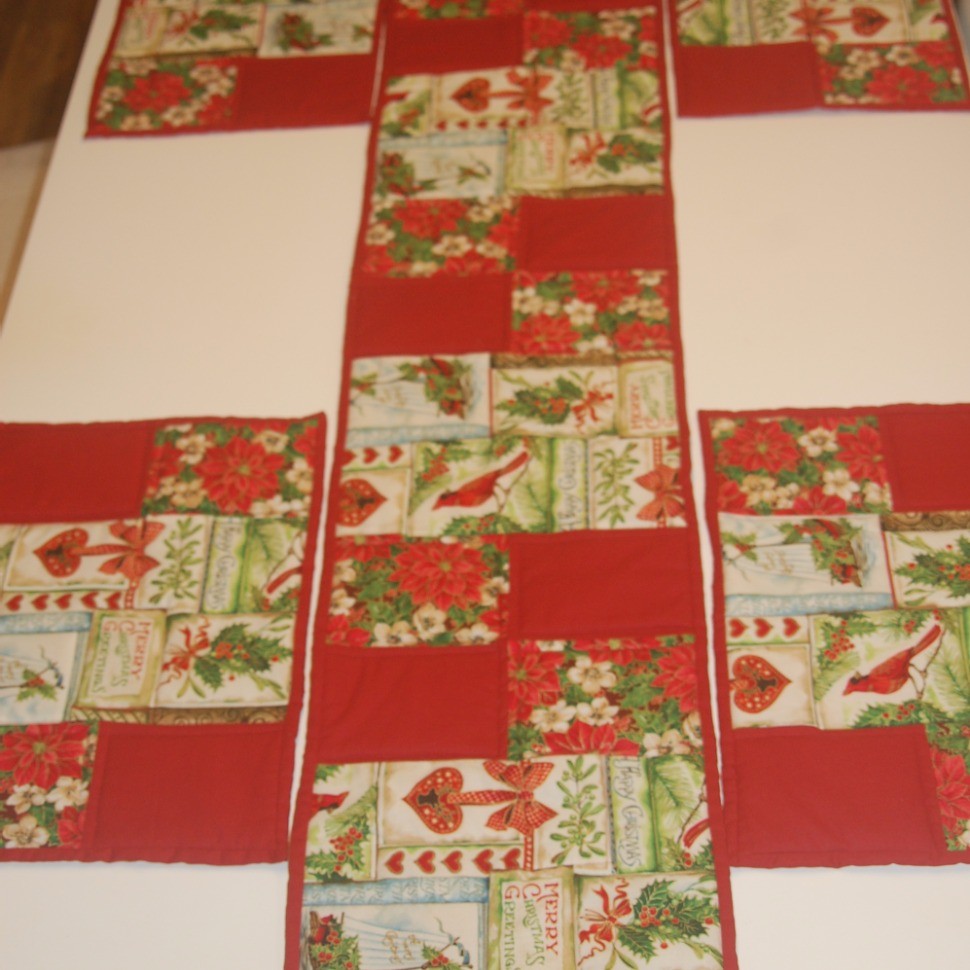 xmas Table Runner and Place Mats