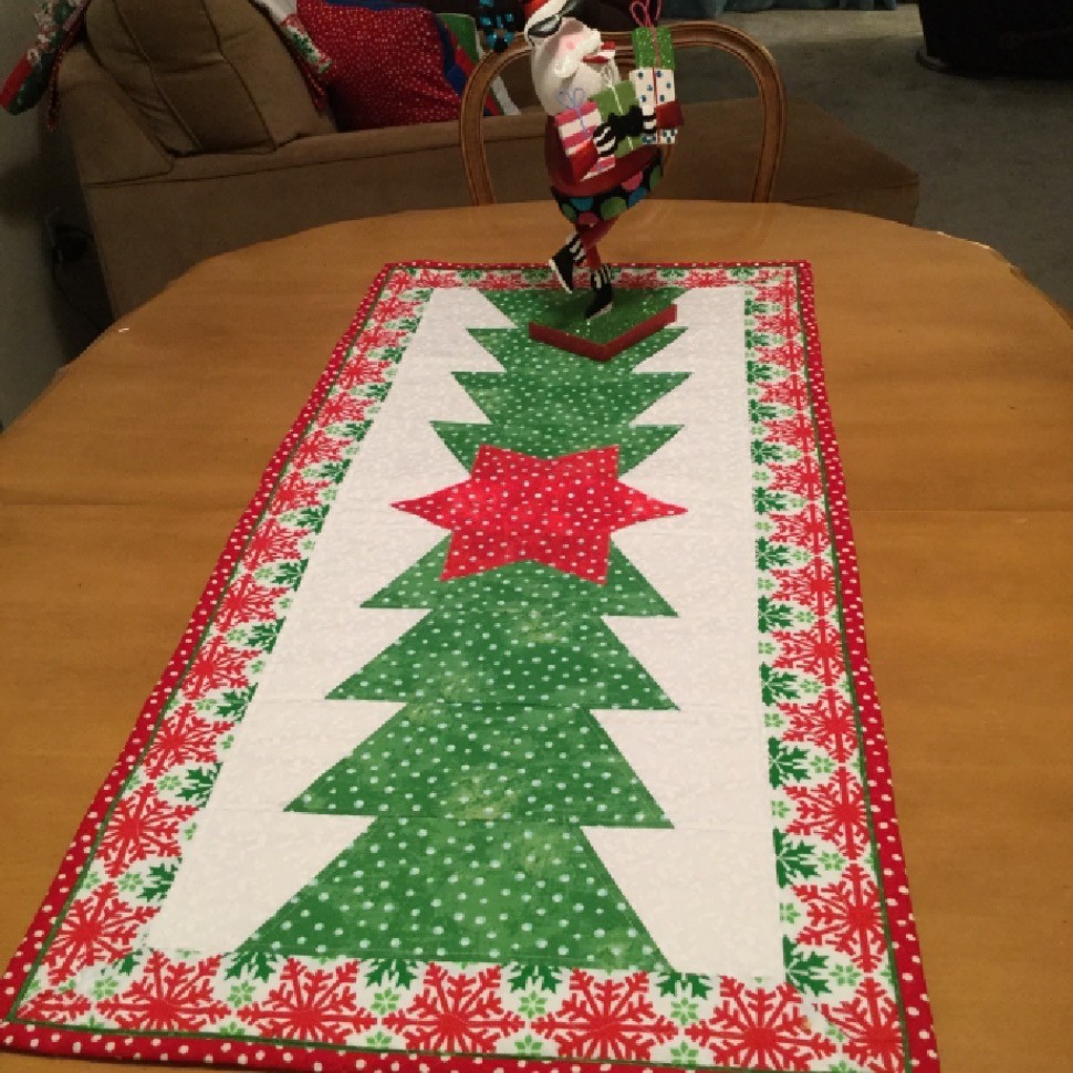 Christmas Tree Table Runner | Quiltsby.me
