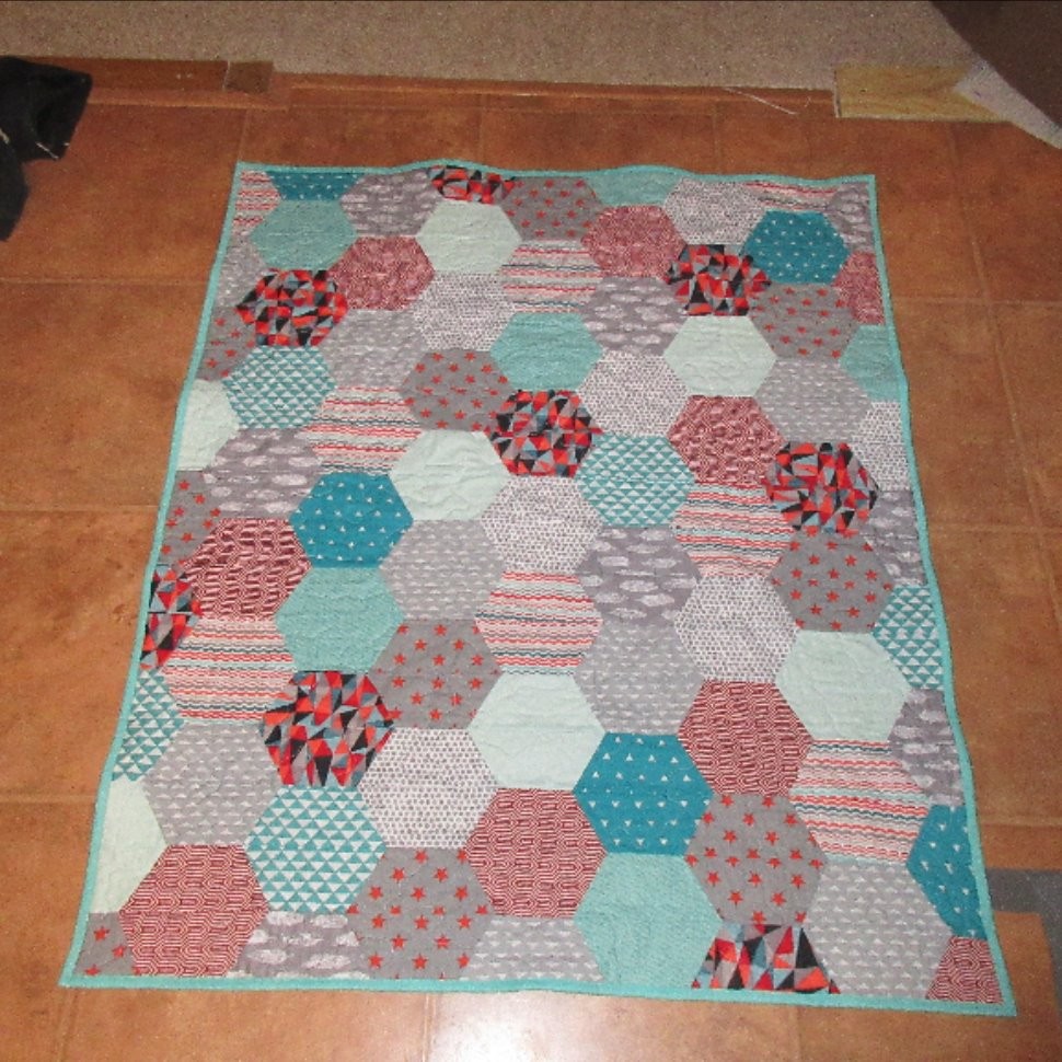 hexagon crib quilt